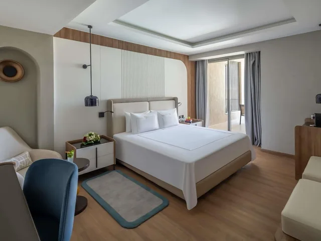 Superior, Double Bed, Rixos Premium Magawish Bay View 1/6