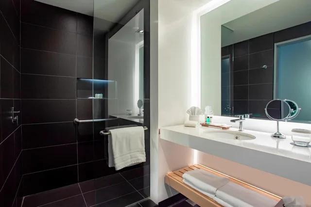 غرفة كبيرة بسرير كينج بإطلالة على الجبل، Sheraton San Jose Hotel Costa Rica 5/7
