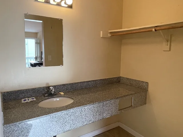 غرفة سوبيريور بسريرين كوين، Sea Palace Motel 3/5