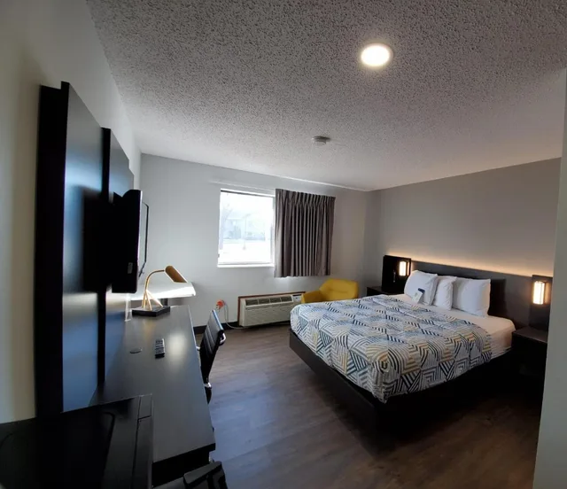 جناح، Motel6 Kewanee, IL 3/10