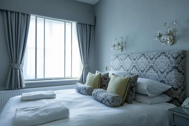 غرفة اقتصادية بسرير مزدوج، The Royal Hotel 1/1