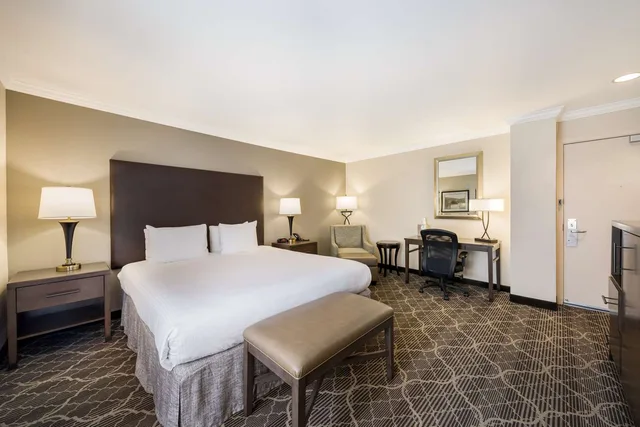 جناح كبير بسرير كينج مع أريكة، Best Western Danville Sycamore Inn 2/5
