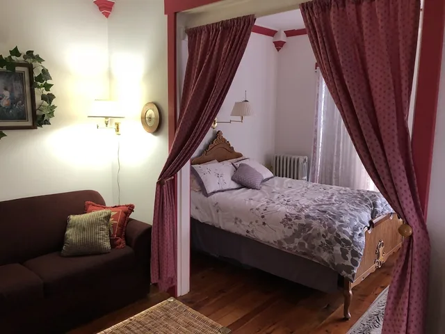 Garden, Suite, Quadruple, Trundle Bed, Queen Bed، Keller House Bed &amp; Breakfast 2/2