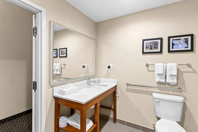 جناح بسريرين كوين مع أريكة، Comfort Inn and Suites Grenada 8/10