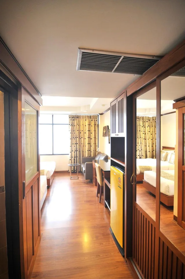 غرفة بسريرين منفصلين بإطلالة على المسبح، Malaysia Hotel 7/10