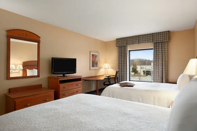 غرفة بسريرين كوين، Hampton Inn Geneva 2/5