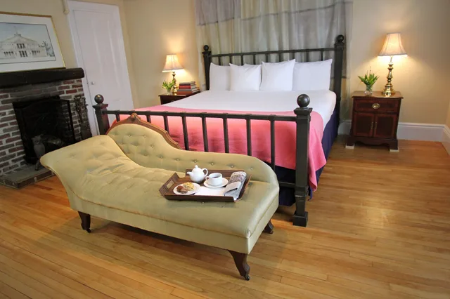 غرفة قياسية بسرير كينج، The Kennebunk Inn 4/9