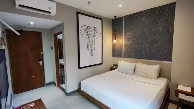 Smart, Queen Bed, No Window، Hotel Dafam Wonosobo 1/2
