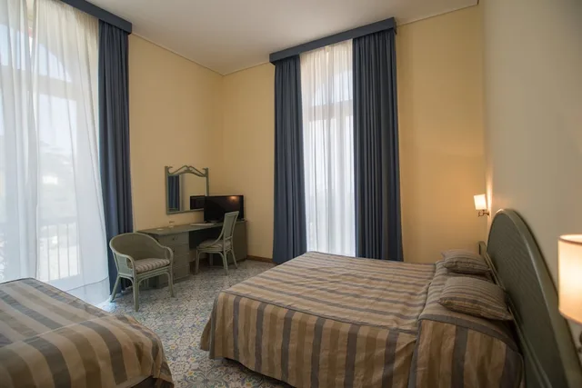 غرفة ثلاثية بإطلالة على البحر، Hotel Villa Maria 3/5