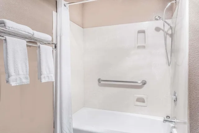 Room, Accessible, Days Inn By Wyndham Bishop 4/4
