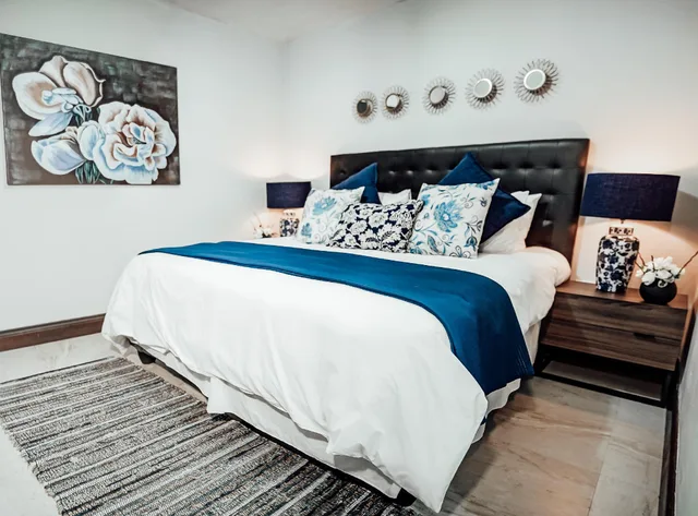 غرفة قياسية بسرير كينج، The Garden's Boutique Hotel 1/2