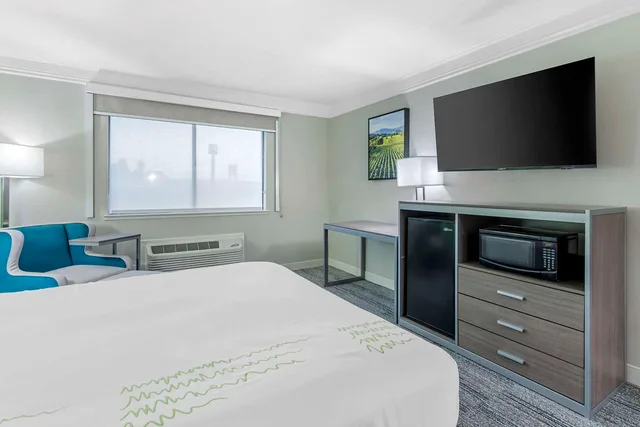 Room, King Bed, Accessible, Best Western Cordelia Inn 1/5