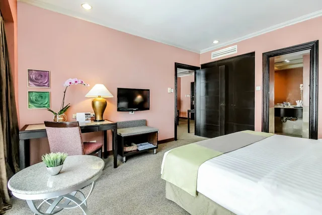 1 Bedroom, Executive, Suite, King Bed, Makati Palace Hotel 1/3