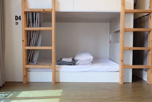 Female Dorm, Female Only, 4 People, 2 Bunk Beds، Bed Radio Dongmoon 1/3