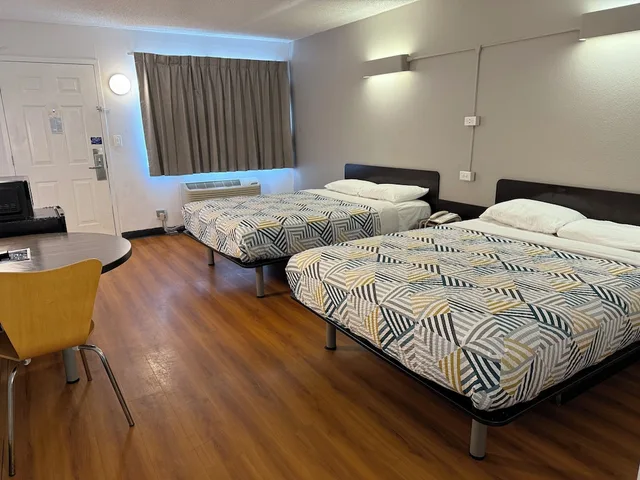 Standard, 2 Queen Beds, Motel6 Joliet, IL - I-80 5/10