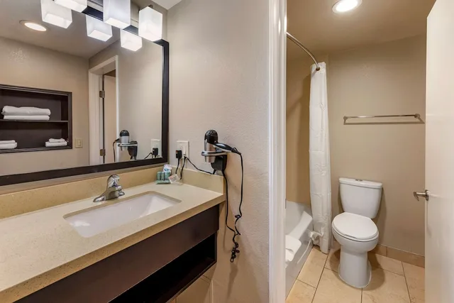 غرفة قياسية بسرير كينج لذوي الإعاقة، Best Western Country Inn 3/3