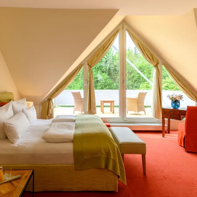 Deluxe, Pavilion، Rothof 2/3