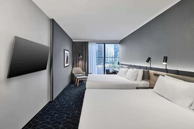 غرفة ديلوكس بسرير كوين وسرير كوين، Vibe Hotel Melbourne Docklands 2/4
