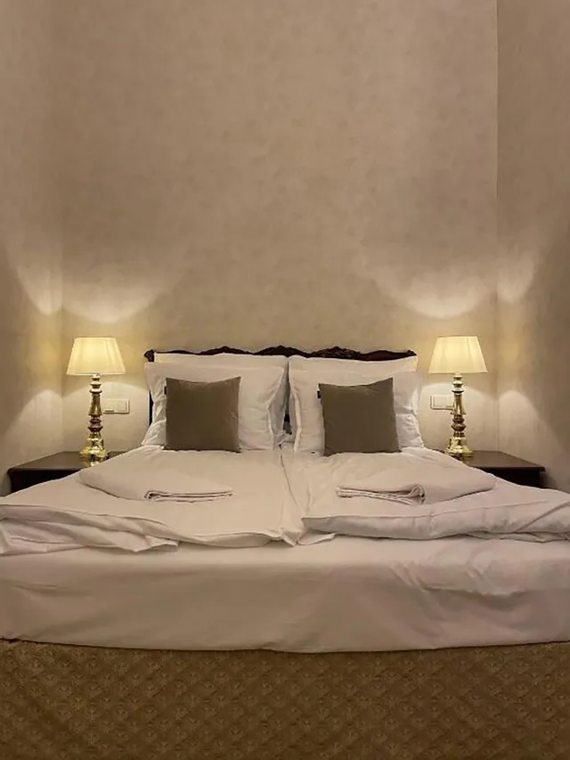 غرفة قياسية بسرير كوين، OPERA16 Guestrooms 1/1
