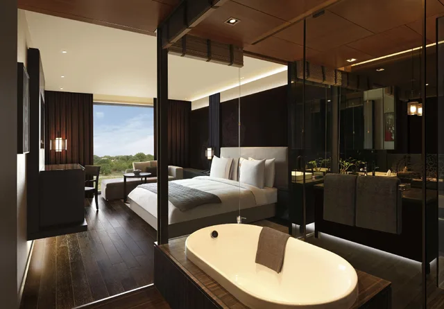 غرفة بريميير، Roseate House New Delhi 2/3