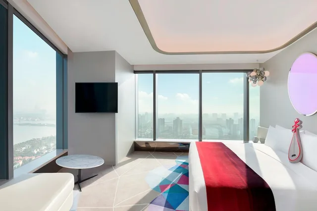 1 Bedroom, Cool, Suite, King Bed, Lake View, Corner، W Suzhou 3/9