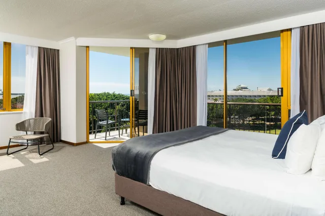 جناح سوبيريور بسرير كينج، Pacific Hotel Cairns 1/2