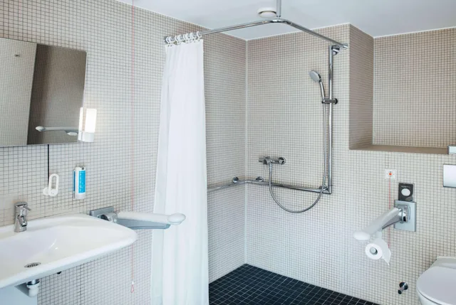 غرفة بسرير مزدوج أو سريرين منفصلين لذوي الإعاقة، Vienna House Easy by Wyndham Stuttgart 4/4