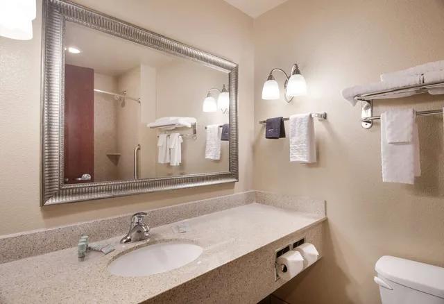 غرفة بسريرين كوين، Best Western Shelby Inn Suites 8/9