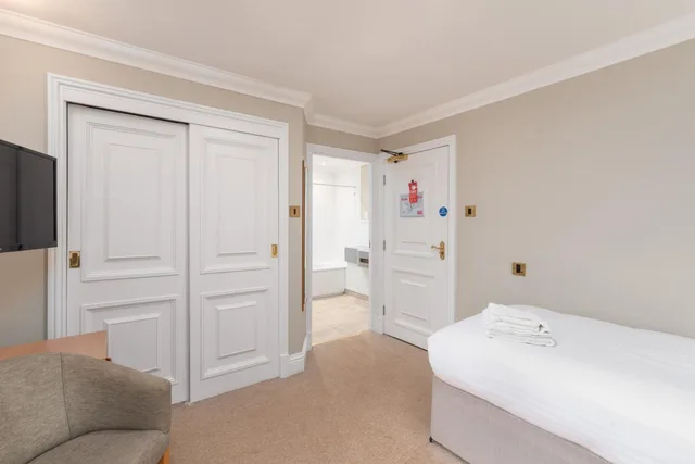 غرفة مفردة، Windermere Manor 6/18