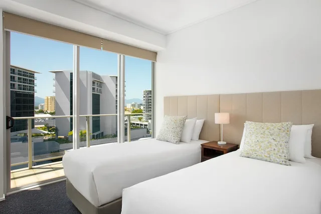 شقة بسرير كوين وسريرين منفصلين بغرفتي نوم، Mantra Trilogy Cairns 1/5