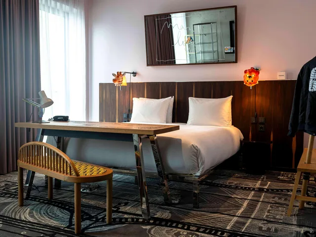 Large Mama, Double Bed, Accessible، Mama Shelter Luxembourg 1/3