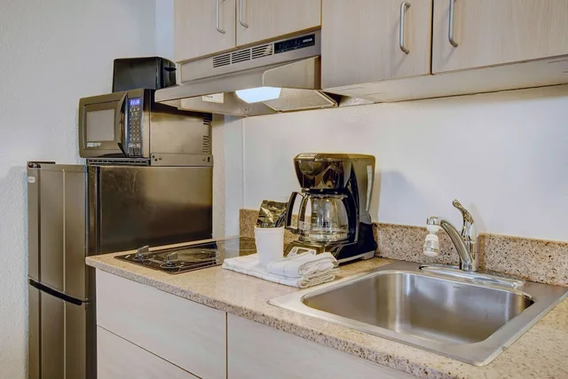 غرفة ديلوكس بسرير كوين بمطبخ صغير للمدخنين، Studio6 Tucson, AZ - Irvington Road 7/7