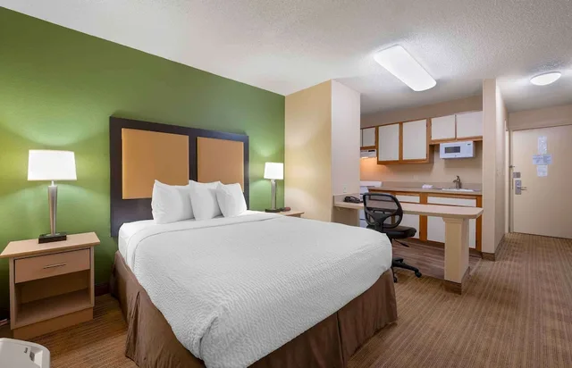 جناح بسرير كوين بمطبخ، Studio 6 Extended stay Fairfield, OH - Cincinnati 3/5