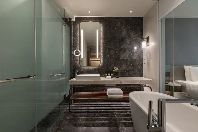 غرفة بريميوم بسرير كينج في طابق مرتفع، Crowne Plaza Kuala Lumpur City Centre 6/6