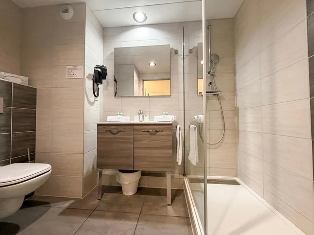 غرفة بسريرين منفصلين، Hotel the Originals Strasbourg Nord Le Forum 4/5