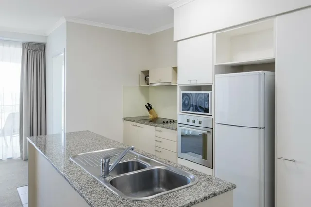 شقة بسرير كوين وسريرين منفصلين، RAMADA BY WYNDHAM MARCOOLA BEACH 4/4