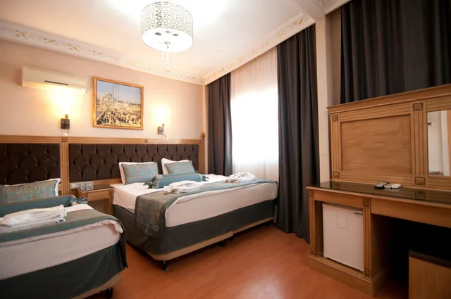 غرفة ديلوكس ثلاثية بسرير كينج وسرير فردي بغرفة نوم واحدة مع أريكة، Blue Tuana Hotel 2/10