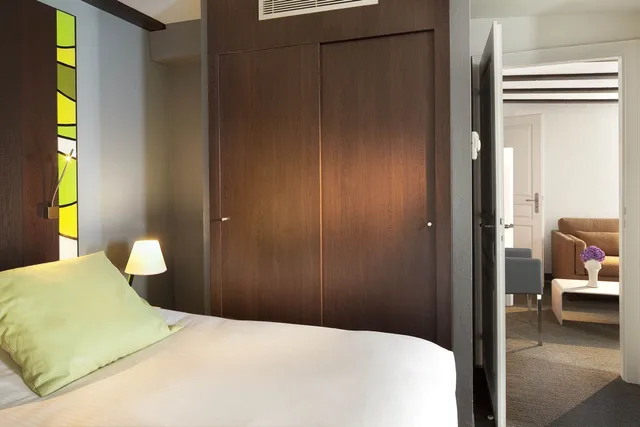 Standard, Single, Queen Bed, Le Colombier 5/10