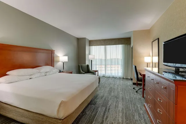 غرفة ديلوكس بسرير كينج، Drury Inn and Suites Kansas City Independence 1/4