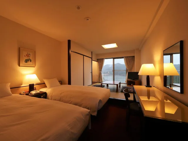 غرفة يابانية غربية بسريرين منفصلين وفرشتي فوتون للمدخنين، Resorpia Kumihama 1/2