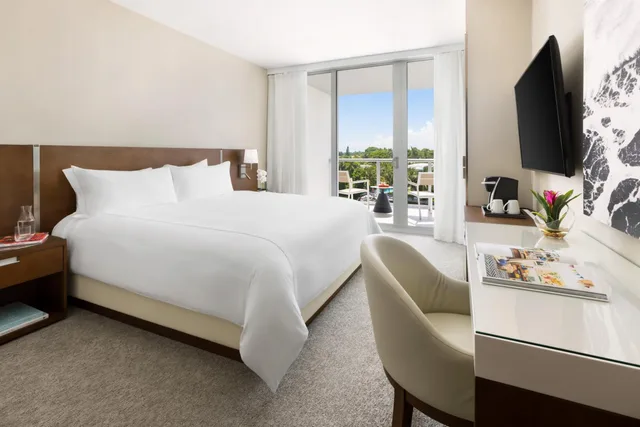 1 Bedroom, Grand, Deluxe, Suite, King Bed, Balcony, Corner, The Altair Hotel Bay Harbor Miami 2/4