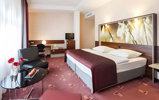 غرفة بسريرين منفصلين، Premier Inn Cologne City Mediapark Hotel 1/2