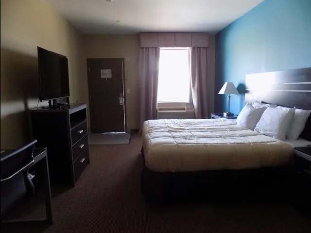 غرفة بسرير كينج لغير المدخنين، Moulton Inn & Suites By OYO Near Shiner TX 1/5
