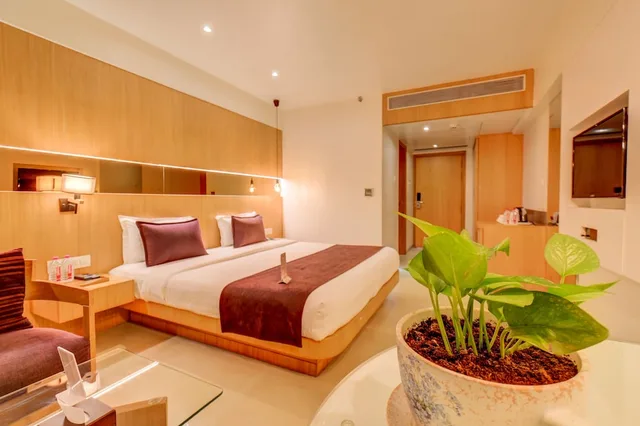 Deluxe, Double Bed, The Ssk Solitaire Hotel & Banquets 2/5