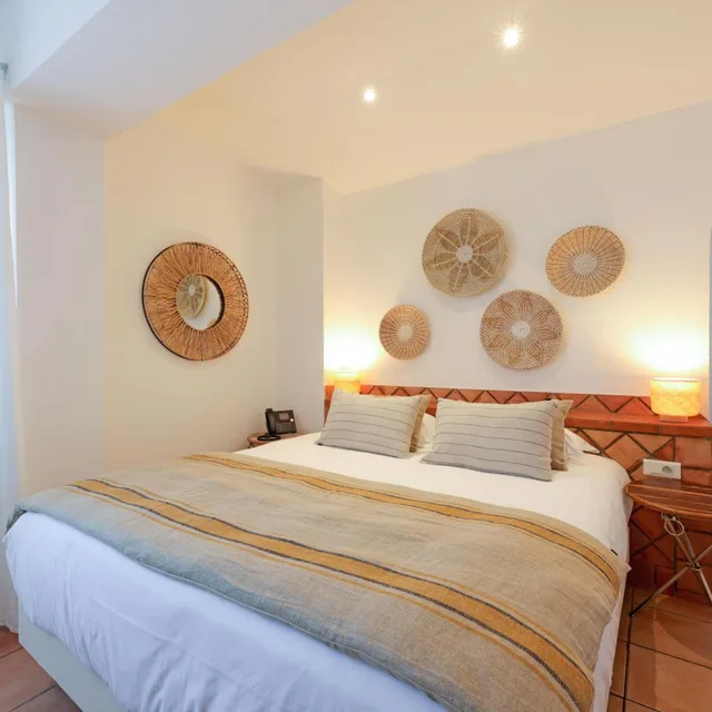 Classic, Double Bed, Le Saint Erasme 1/6