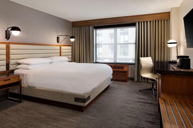 غرفة بسرير مزدوج لذوي الإعاقة، The Depot Renaissance Minneapolis Hotel 1/5