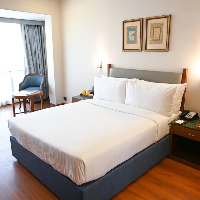 Comfort, King Bed, The Shalimar 7/10