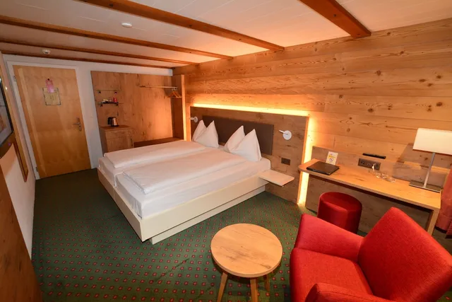 غرفة قياسية بسريرين منفصلين، Chalet Swiss Hotel 1/4
