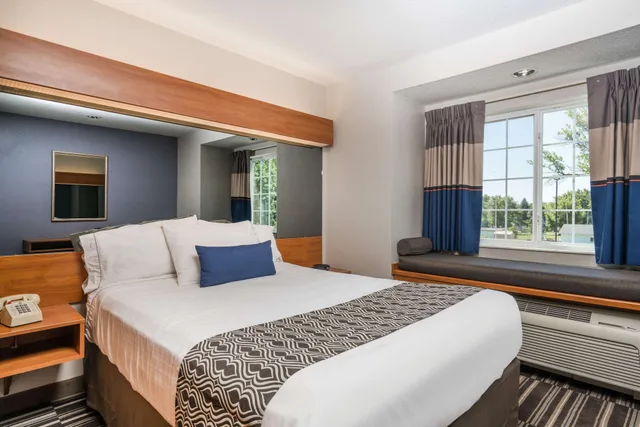 غرفة بسريرين كوين لذوي الإعاقة، Microtel Inn & Suites by Wyndham Springfield, MN 1/3