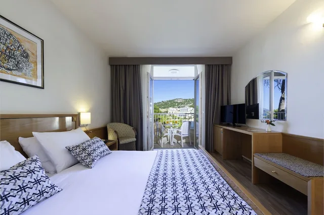 غرفة بسرير مزدوج أو سريرين منفصلين بإطلالة على البحر بشرفة، Splendid Hotel Dubrovnik 1/5